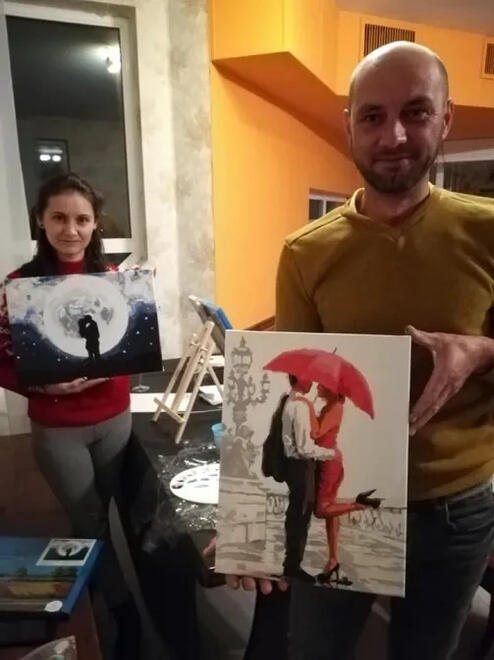 Организираме събитие-рисуване и вино-за възрастни. Рисуване и горещ шоколад-за ученици.